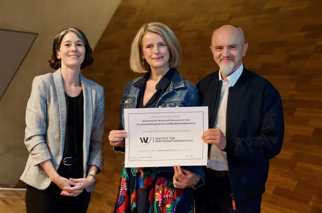Mag. Melanie Zitz-Werban und Mag. Heinz Josef Zitz nahmen als Vertreter der Schule die Auszeichnung im Rahmen einer feierlichen Urkundenverleihung an der WU Wien entgegen.