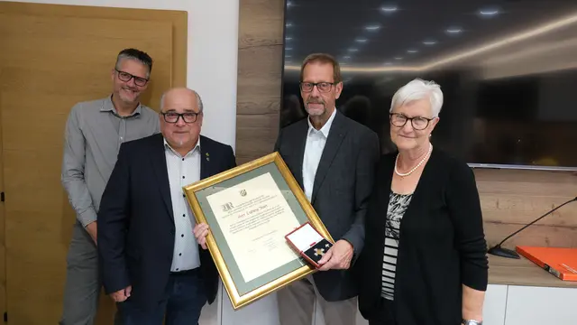 v.l.: Joachim Leiter, Bernhard Gritsch und Ludwig Auer mit Gattin Erna Auer