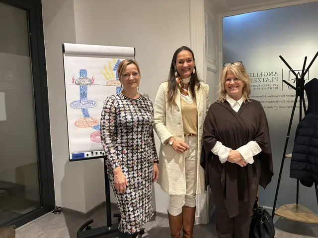 Bezirksvorsitzende von Frau in der Wirtschaft Silvia Reindl, Stellvertreterinnen Christiane Ortner und Claudia Wendner | Foto: MeinBezirk/Gerda Sammer-Schmidt