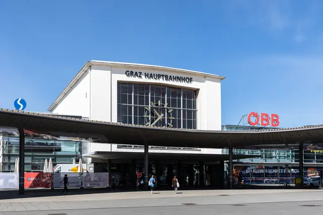 Der Grazer Hauptbahnhof musste Freitagfrüh zwischenzeitlich abgesperrt werden. Das verdächtige, herrenlose Gepäckstück erwies sich aber als harmlos. | Foto: Jorj Konstantinov