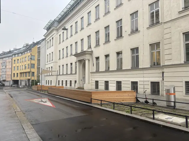 Der Vorplatz des Bundesrealgymnasiums an der Schopenhauerstraße wurde gemeinsam mit der Schulgemeinschaft und Expertinnen und Experten der Stadt Wien geplant. | Foto: Matthias Pandrea/Mein Bezirk