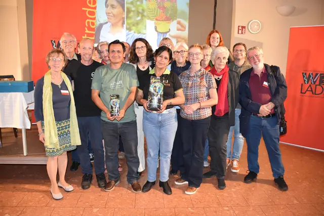 Rosa Gómez Carrasco und Luis Alberto Villegas García mit Vertretern der Weltläden Retz, Hollabrunn, Horn und Mistelbach. | Foto: Alexandra Goll