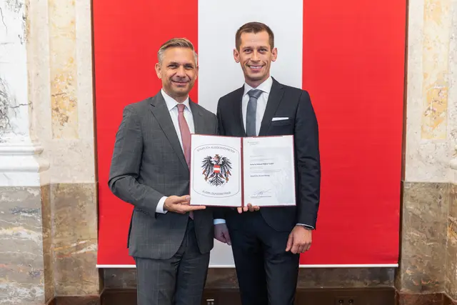 Wirtschaftsminister Wolfgang Hattmannsdorfer mit Lukas Müllner | Foto: BMWET/Holey