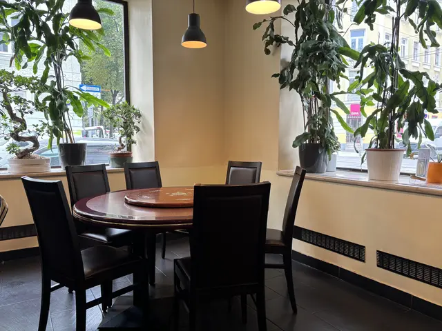 Auf Bestellung kann man den traditionellen chinesischen Hotpot – auch bekannt als Feuertopf – genießen. In einer würzigen Brühe werden die Zutaten gegart oder aufgewärmt. | Foto: Matthias Pandrea/Mein Bezirk