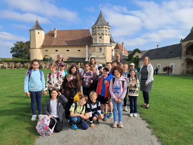 Der Ausflug zur Rosenburg war für die Dunkelsteiner Volksschüler ein Erlebnis. | Foto: Stadtarchiv Ternitz