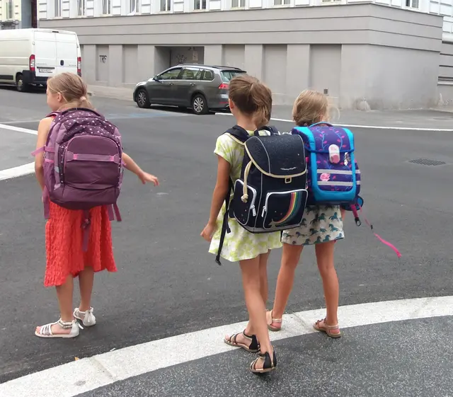 Gleich drei neue Schulvorplätze wurden an Währinger Schulen neu gestaltet. Zusätzliche Routen für den "Pedibus" und ein neuer Kreisverkehr wurden eingerichtet. | Foto: BV 18