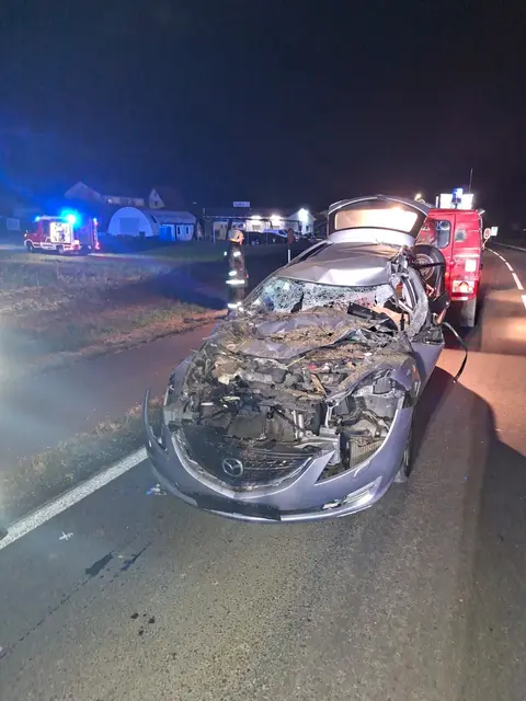 Zwei Personen wurden bei einem Verkehrsunfall schwer verletzt. | Foto: FF Berndorf