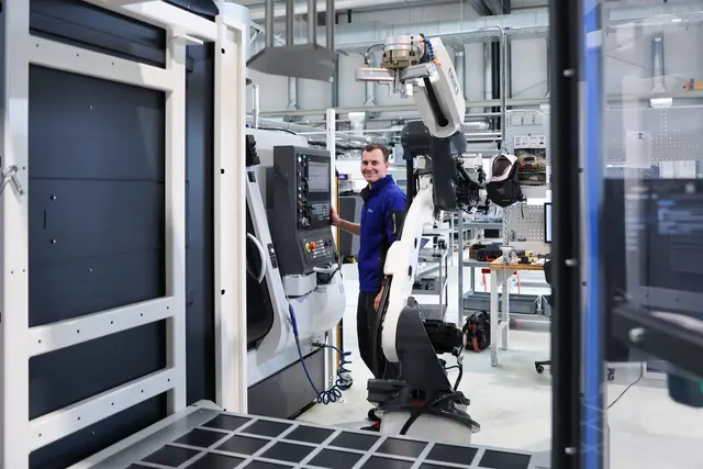Während Daniel Bittermann längst den Feierabend genießt, produziert die Drehmaschine dank modernster Automatisierung weiterhin zuverlässig Werkzeugkomponenten – ganz ohne Personalaufwand über Nacht. | Foto: VTW