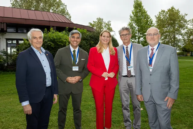 Landesrätin Daniela Winkler mit Gesundheit Burgenland-Geschäftsführer Stephan Kriwanek, Kazem Nouri, Oberarzt Peter Bauer und Michael Sator bei der medizinischen Jahrestagung rund um Kinderwunsch. | Foto: Büro LRin Winkler/Christoph Novak