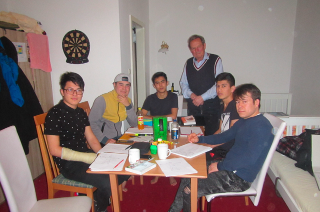 Deutsch und Englisch: die Jugendlichen beim fleißigen Lernen im Jahr 2018. | Foto: Behm