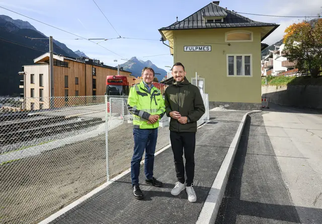 IVB-GF Ekkehard Allinger-Csollich (l.) und Vizebgm. Manfred Witsch freuen sich über die neue, fußgängerfreundliche Anbindung zum Stubaitalbahnhof. | Foto: IVB/Berger