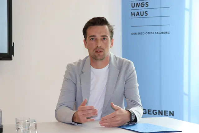 Dank der monatlichen Abrechnungen gibt es keine Überraschungen mehr auf der Stromrechnung, betont Lukas Höck. | Foto: Christiane Nimpf
