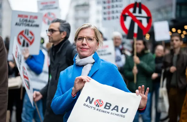 "Der Lobau-Tunnel zerstört Natur, verschärft die Klimakrise und verschlingt Milliarden.“, sagte Grüne-Chefin Gewessler. | Foto: GEORG HOCHMUTH / APA / picturedesk.com