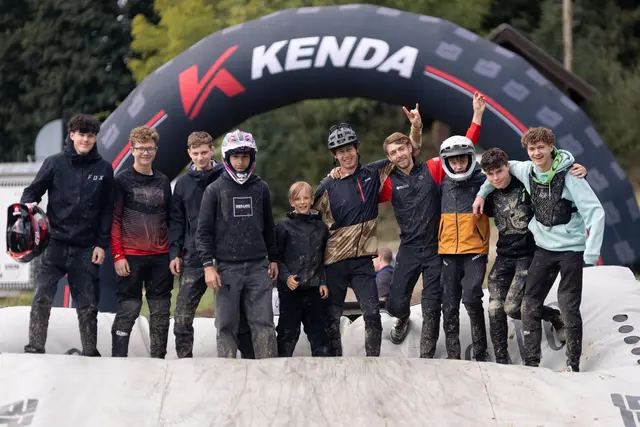 Beim Vienna Trailbrunch übten Kinder und Jugendliche mit ihren Idolen an der Weiterentwicklung ihrer Fähigkeiten am Mountainbike. | Foto: Markus Frühmann