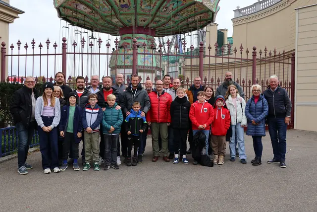 Der Ausflug führte die Gruppe zuerst in den Prater, im Anschluss ging es zum heiß ersehnten Fußballspiel in das Stadion. | Foto: MeinBezirk/Constance Haslberger