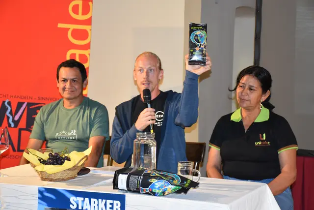 Luis Alberto Villegas García, Übersetzer Julian Fellner und Rosa Gómez Carrasco | Foto: Alexandra Goll