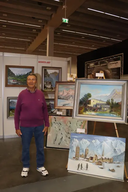 Künstler Karl Aigner zeigte den Messebesuchern seine tollen Landschaftsbilder. | Foto: Kendlbacher
