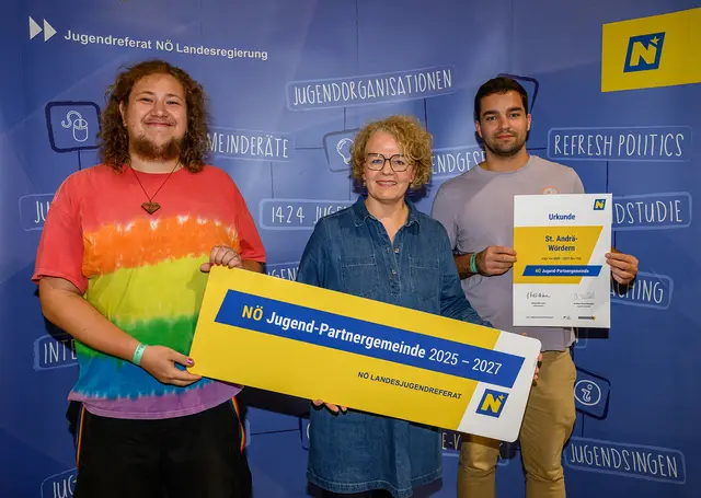 St. Andrä-Wördern: Foto (v.l.n.r.): JGR Frederik Czaak, Jugend-Landesrätin Christiane Teschl-Hofmeister, JGR Daniel Piller | Foto: NLK Burchhart