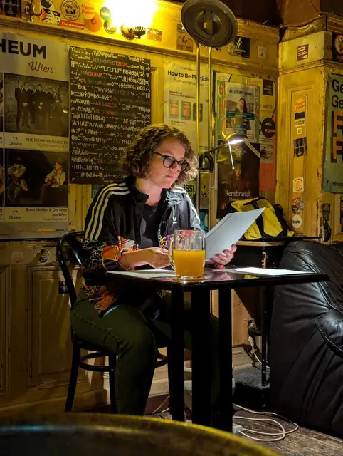 Autorin Katherina Braschel am Lesepult. Normalerweise moderiert sie die "AnnoLiteraturSonntage". | Foto: Flo