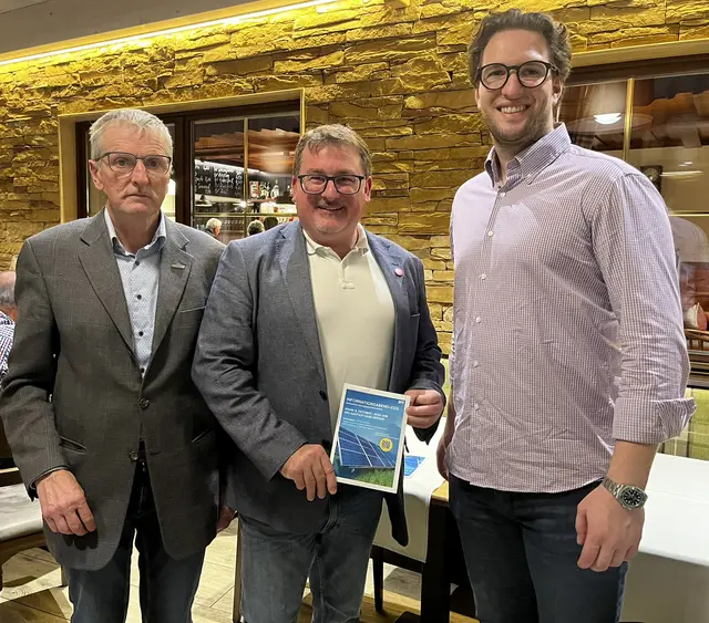Johann Gschossmann, GGR Christian Hausenbichl und Camillo Jordan beim Informationsabend zur Erneuerbare Energiegemeinschaften