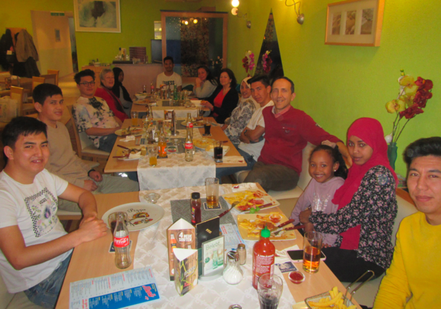 Gemeinsames Essen bei der Familie Ibraimi im Deutschlandsberger Restaurant Azzurro | Foto: Behm