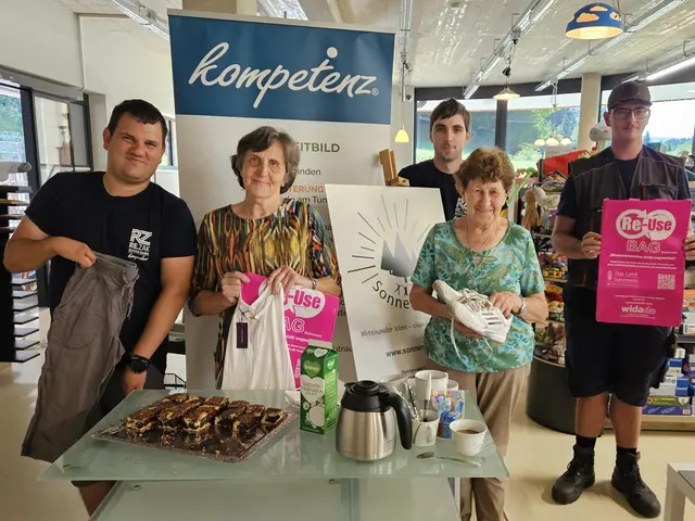 Kaffee und Kuchen gab es zur Tausch-Aktion im Re-Use-Shop beim Ressourcenpark Sulmtal-Koralm in Wies. | Foto: AWV Deutschlandsberg