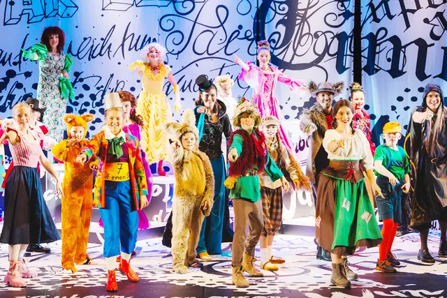 Das Ensemble besteht aus 24 jungen Talenten. | Foto: Stella Kager