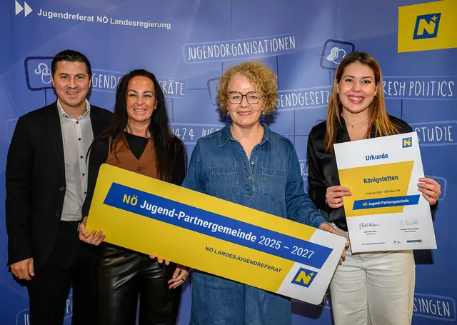 Königstetten: Foto (v.l.n.r.): BGM Ronald Gutscher, Barbara Muhm, Jugend-Landesrätin Christiane Teschl-Hofmeister, GR Emily Schramm | Foto: NLK Burchhart