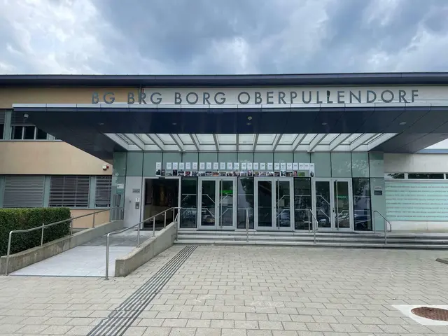 Sabine Steinkellner und Alfred Liebmann wurden am Gymnasium Oberpullendorf feierlich in den Ruhestand verabschiedet. | Foto: Jessica Geyer