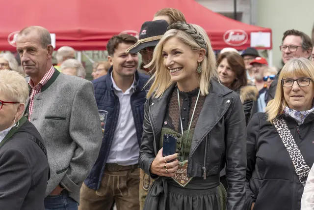 Ausgelassene Stimmung unter den Kirtagsgästen. | Foto: Klaus Pressberger