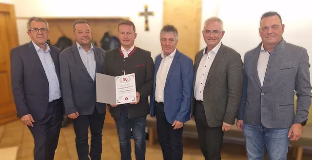 80 Jahre Wirtschaftsbund Behamberg: WB-Bezirksobmann Gottfried Pilz, Johann Reitbauer (ehemals Gemeindegruppenobmann), Gemeindegruppenobmann Gerhard Brandner, Martin Mayer (ehemals Gemeindegruppenobmann), WB-Organisationsreferent Andreas Geierlehner, Bürgermeister Christian Wührleitner (v.l.)
 | Foto: WB Behamberg