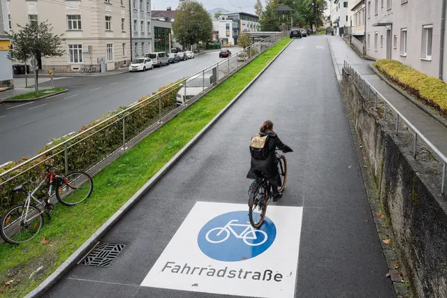 Über 60 Radüberfahrten und alle Fahrradstraßen werden markiert | Foto: Stadt Salzburg/Alexander Killer