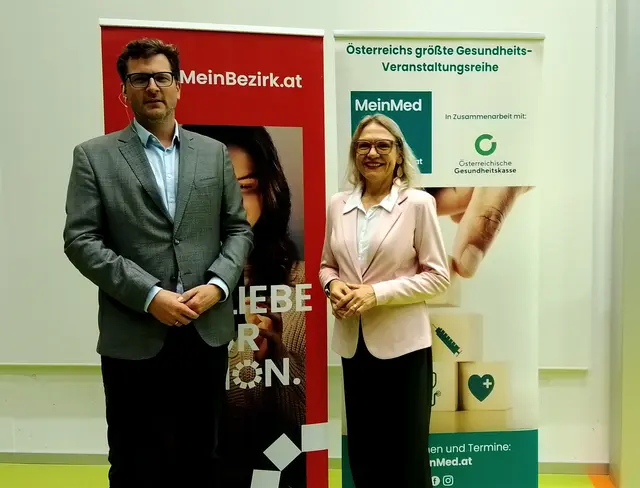 Onkologe und Brustkrebs-Experte Gabriel Rinnerthaler von der Med Uni Graz mit Moderatorin Martina Kohrgruber. | Foto: Meinbezirk / Christian Pendl