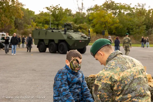 Tarnung auch für Kinder. | Foto: www.cine-motion.at / Ivanek