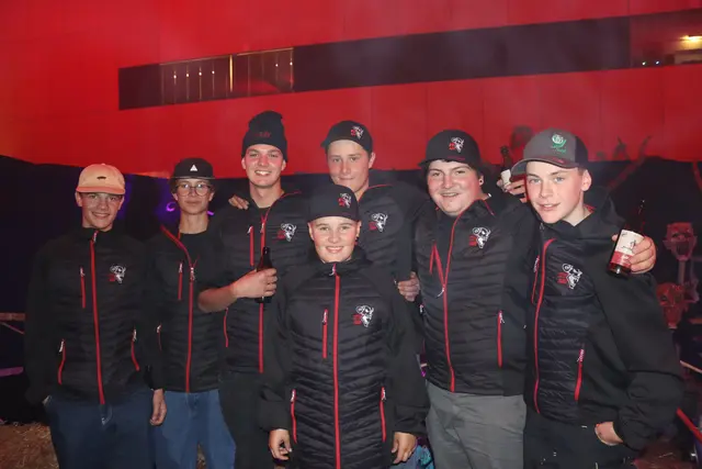 Eine Runde aus See (Krampusverein See), von links: Dominic Ladner, Fabian Schmid, Jakob Schmid, Tobias Ladner, Obmann Luca Zangerle, Julian Narr und Samuel Tschiderer.  | Foto: Elisabeth Zangerl