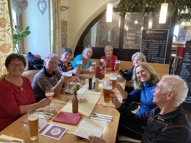 In der Bierbotschaft in Ponigl, "ein Pröstchen" für die Daheimgebliebenen!