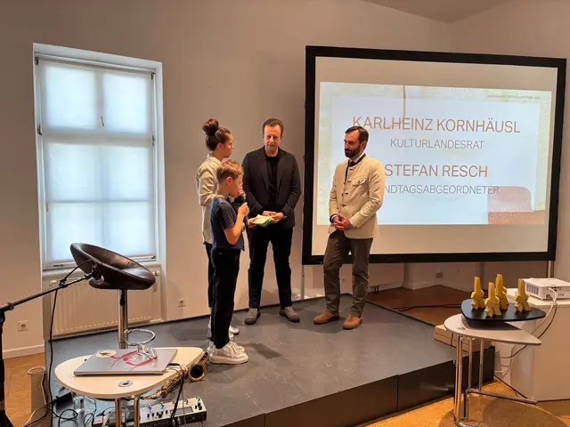 Landesrat Karlheinz Kornhäusl und FPÖ-Kultursprecher LAbg, Stefan Resch wurden interviewt. | Foto: Almer
