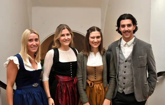 "Dress-Code Tracht": Beim Jägerball wurden die schönsten Dirndl ausgeführt. | Foto: Sascha Trimmel