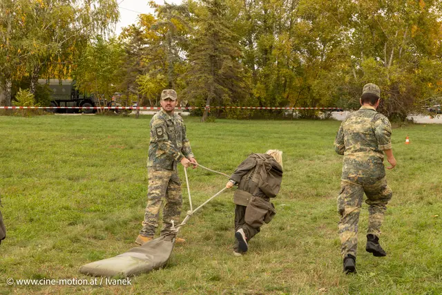 Lukas kann hier seine Kräfte mal probieren. | Foto: www.cine-motion.at / Ivanek