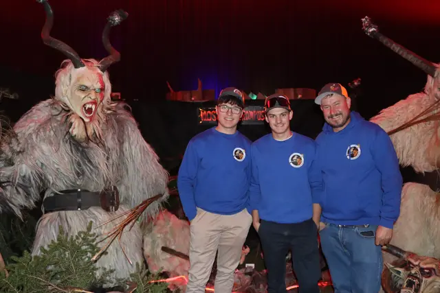 Nino Fussenegger, Lukas Studer und Marc Hepberger waren von der anderen Seite des Arlbergs, aus Klösterle, gekommen.  | Foto: Elisabeth Zangerl