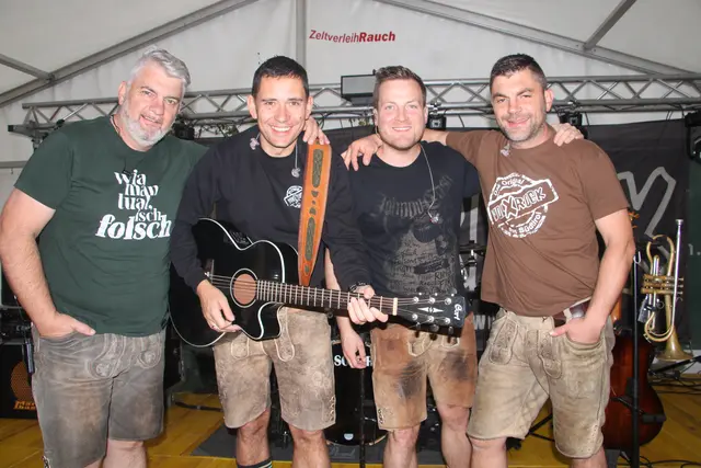 Volxrock aus Südtirol rockten das Festzelt in Ratten. | Foto: Josef Hofmüller