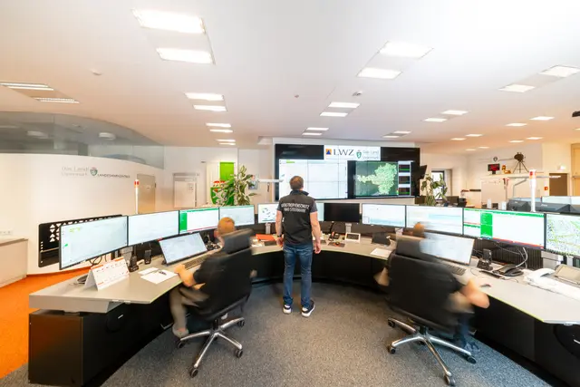 Die Landeswarnzentrale ist Dreh- und Angelpunkt für Sicherheitsangelegenheiten. Am Freitag würde ihr 40-jähriges Bestehen gefeiert. | Foto: Land Steiermark