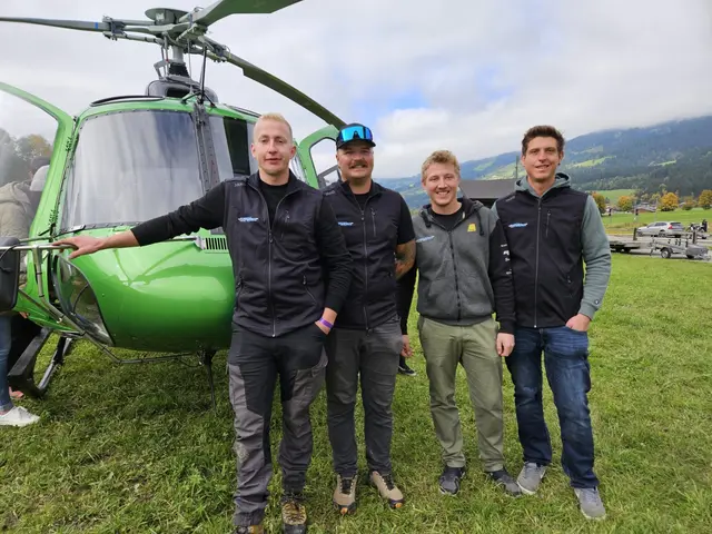 Obmann Sebastian Küchl (2. von links) freut sich mit seinem Team über die vielen Festbesucher | Foto: Schreibkraft Schweiger