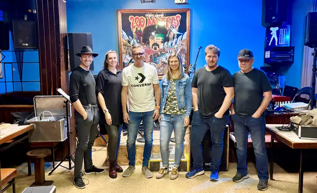 Die sechsköpfige Band "Manouka" gastierte am Freitagabend im Mad Club Kosir. | Foto: Manouka