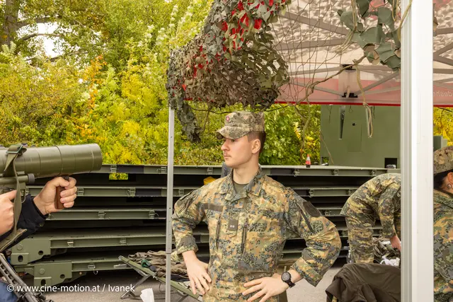 Panzerabwehrrohr mal in der Hand halten. | Foto: www.cine-motion.at / Ivanek