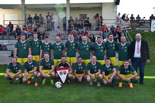 Die Mannschaft der FF St. Roman mit Kommandant Thomas Auinger und "Teamchef Michael Scheuringer" | Foto: Alois Braid
