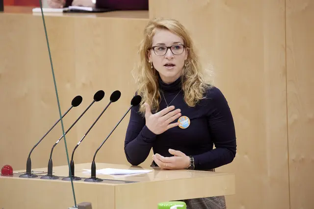 Frauenministerin Eva-Maria Holzleitner (SPÖ) ist das Projekt ein besonderes Anliegen.  | Foto: Parlamentsdirektion/Thomas Topf
