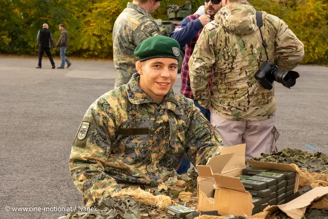 Die Tarnung im neuen Tarnanzug = TAZ. | Foto: www.cine-motion.at / Ivanek