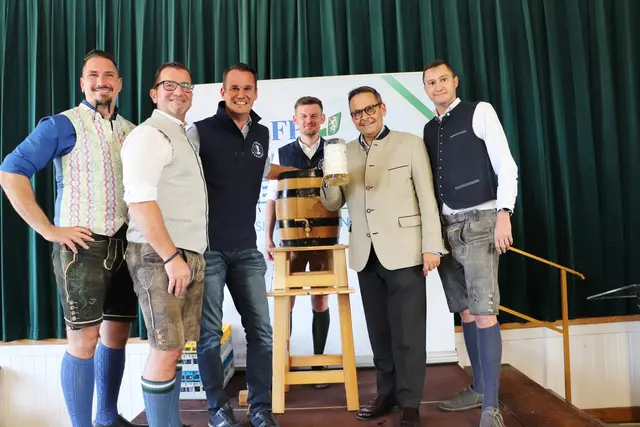 Feldkirchens GV Michael Flecker, NAbg. Reinhold Maier, LR Stefan Hermann, Vzbgm. David Wilfling, Gerald Grosz und LAbg. Robert Mörth beim FP-Herbstfest in Feldkirchen. | Foto: Edith Ertl