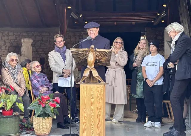 Die Laudatio hielt Ignaz Kienast, Bildhauer und ehemaliger Schüler Bertonis.  | Foto: Barbara Babonitsch-Diewald